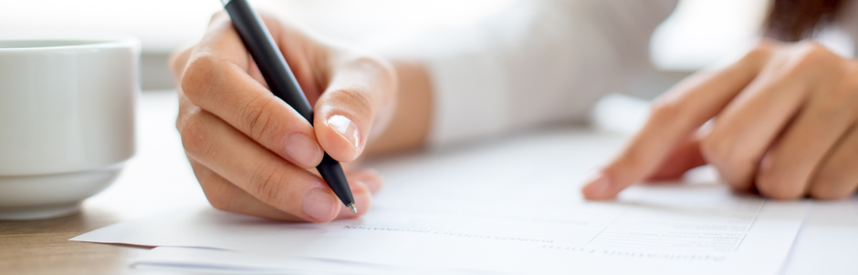 hand-businesswoman-writing-paper-office